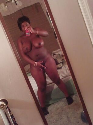 naked ebony selfies