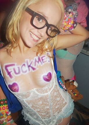 Youngster g/g raver chix - Nude