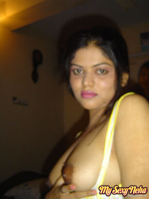Indian woman Neha unveils ample