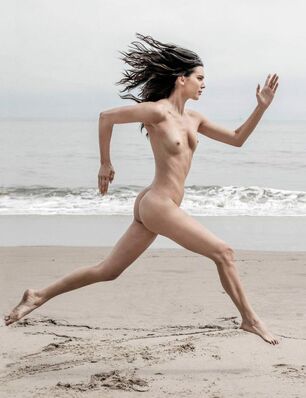 Kendall Jenner Leaked Beach Nudes